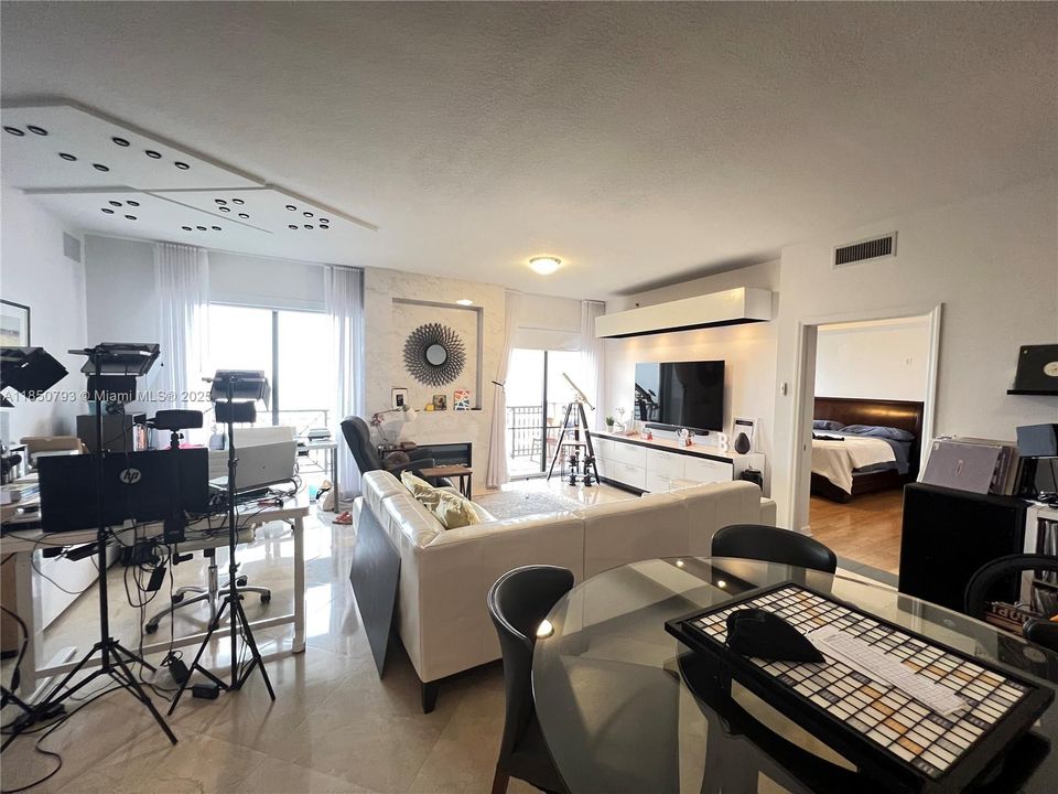 Recently Rented: $3,500 (2 beds, 2 baths, 1347 Square Feet)