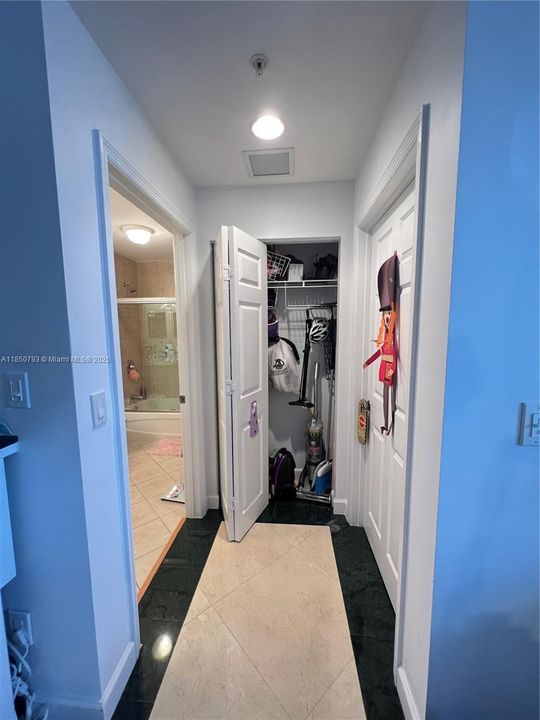 Recently Rented: $3,500 (2 beds, 2 baths, 1347 Square Feet)