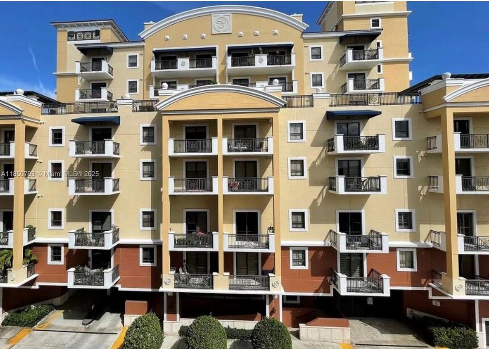 Recently Rented: $3,500 (2 beds, 2 baths, 1347 Square Feet)