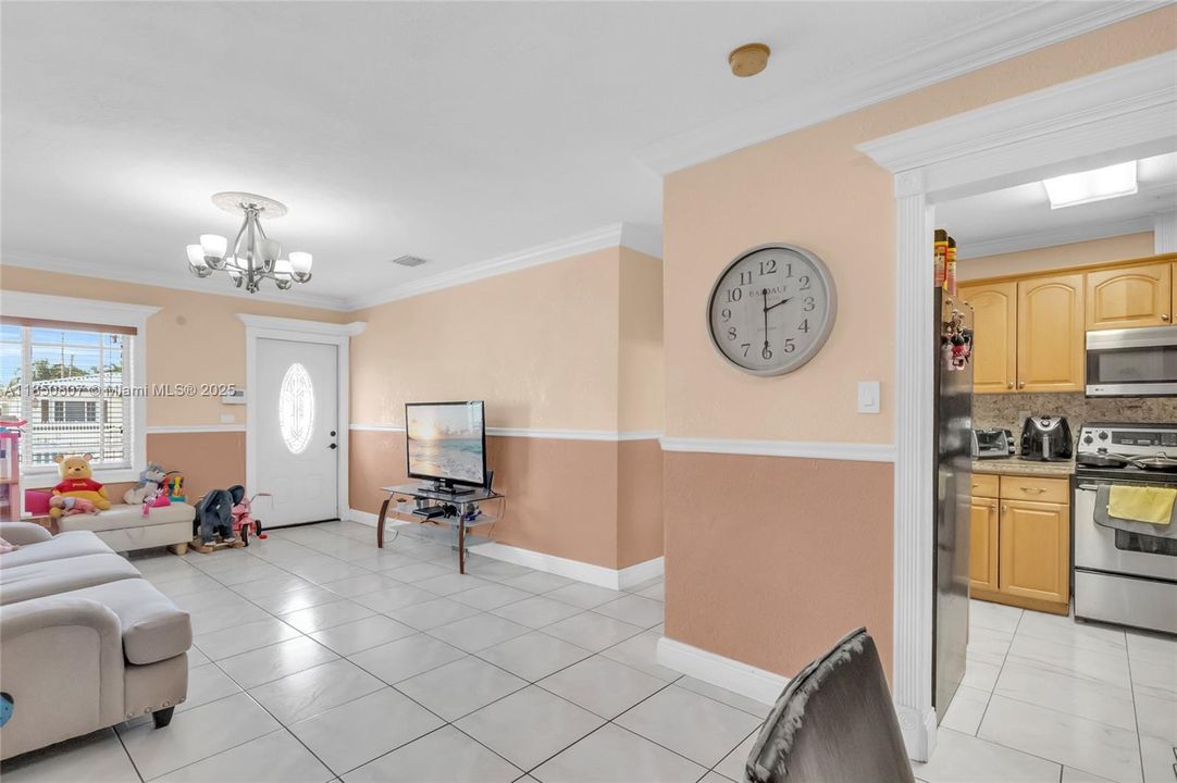 Activo con contrato: $625,000 (5 camas, 3 baños, 1570 Pies cuadrados)