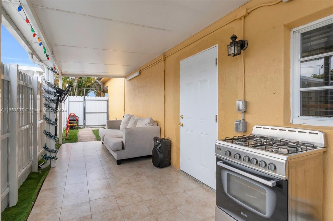 Activo con contrato: $625,000 (5 camas, 3 baños, 1570 Pies cuadrados)