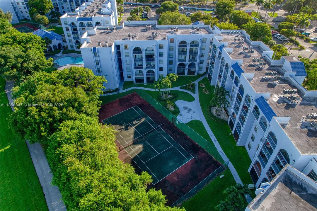 На продажу: $320,000 (2 спален, 2 ванн, 990 Квадратных фут)