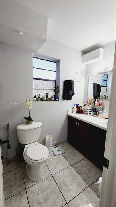 На продажу: $320,000 (2 спален, 2 ванн, 990 Квадратных фут)