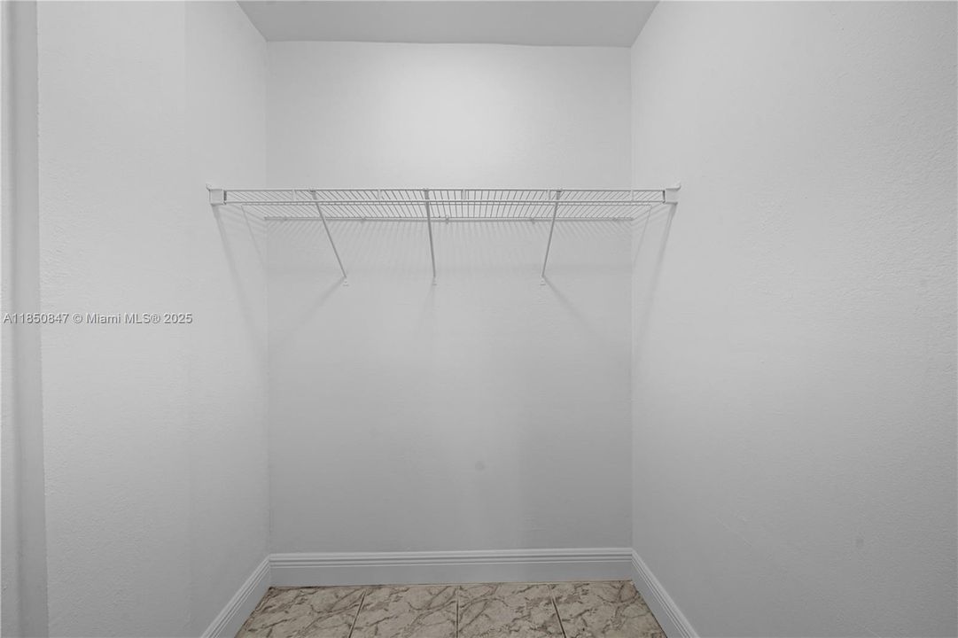 На продажу: $320,000 (2 спален, 2 ванн, 990 Квадратных фут)