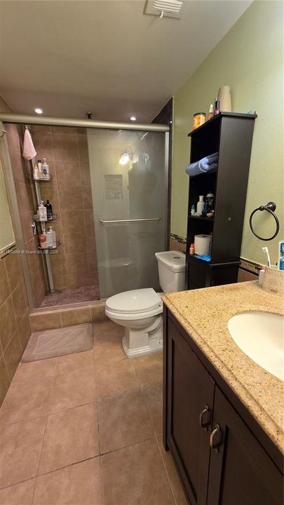 合同活跃: $235,000 (2 贝兹, 2 浴室, 1150 平方英尺)