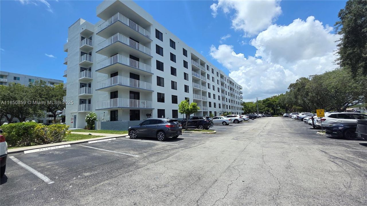 合同活跃: $235,000 (2 贝兹, 2 浴室, 1150 平方英尺)