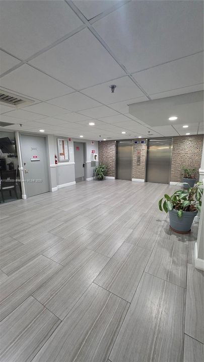 合同活跃: $235,000 (2 贝兹, 2 浴室, 1150 平方英尺)