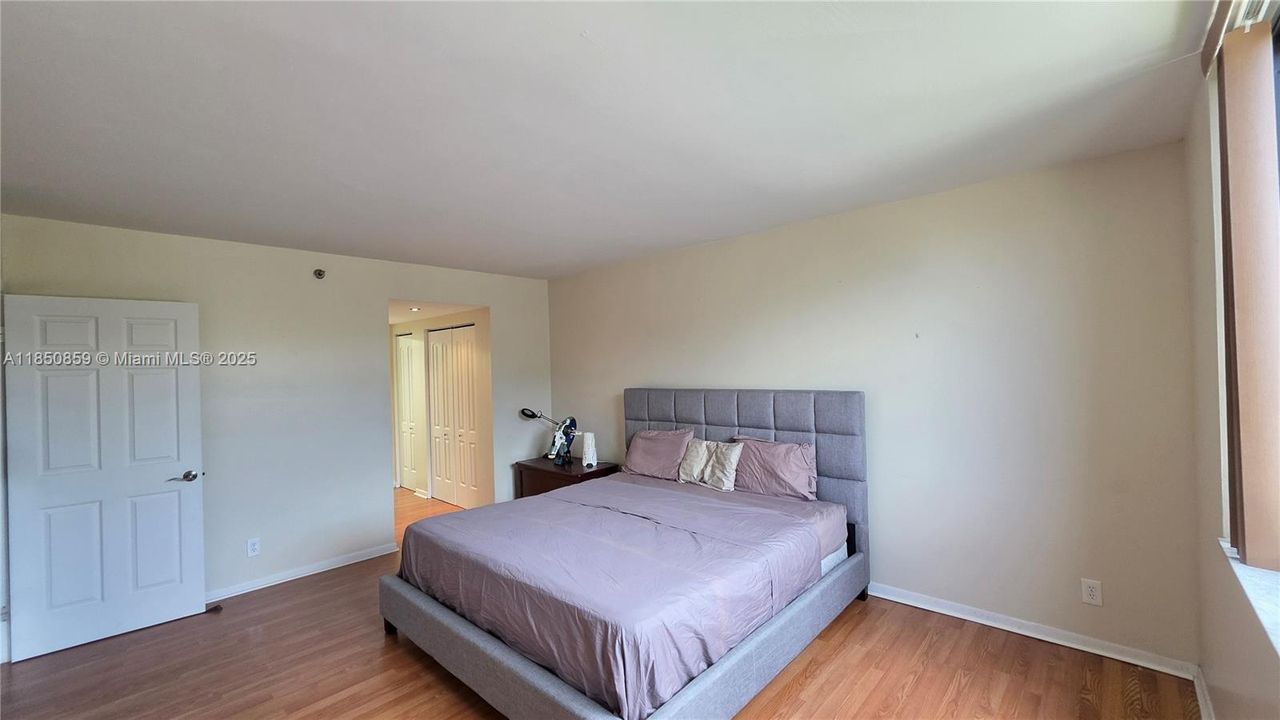 合同活跃: $235,000 (2 贝兹, 2 浴室, 1150 平方英尺)