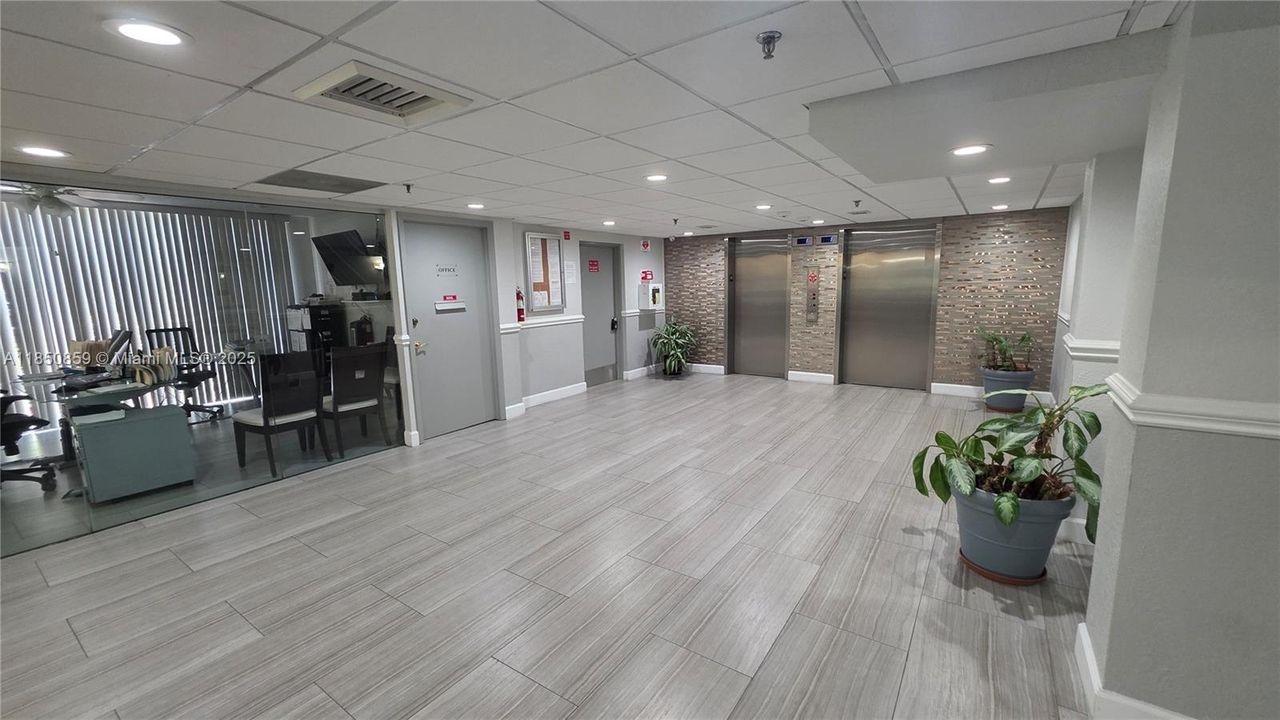 合同活跃: $235,000 (2 贝兹, 2 浴室, 1150 平方英尺)