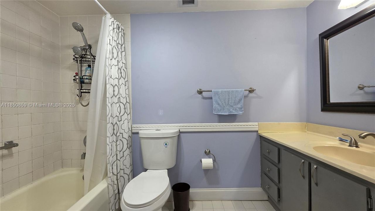 合同活跃: $235,000 (2 贝兹, 2 浴室, 1150 平方英尺)