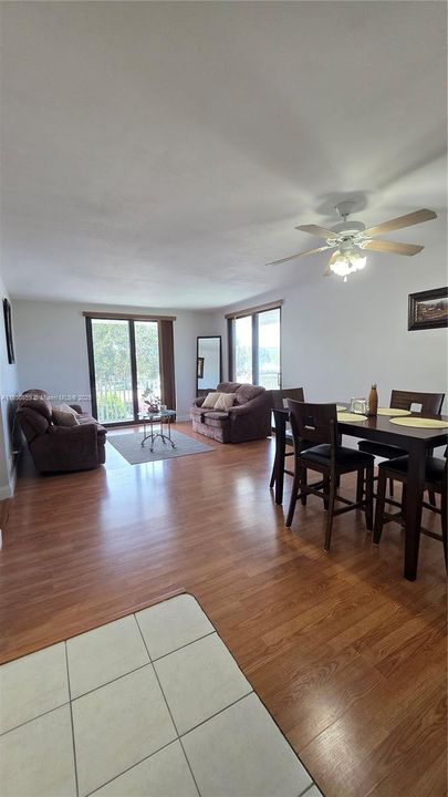 合同活跃: $235,000 (2 贝兹, 2 浴室, 1150 平方英尺)