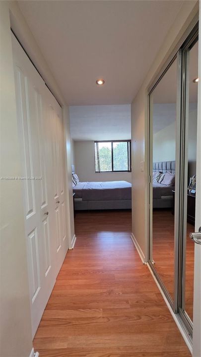 合同活跃: $235,000 (2 贝兹, 2 浴室, 1150 平方英尺)