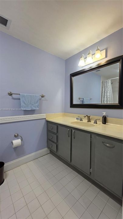 合同活跃: $235,000 (2 贝兹, 2 浴室, 1150 平方英尺)