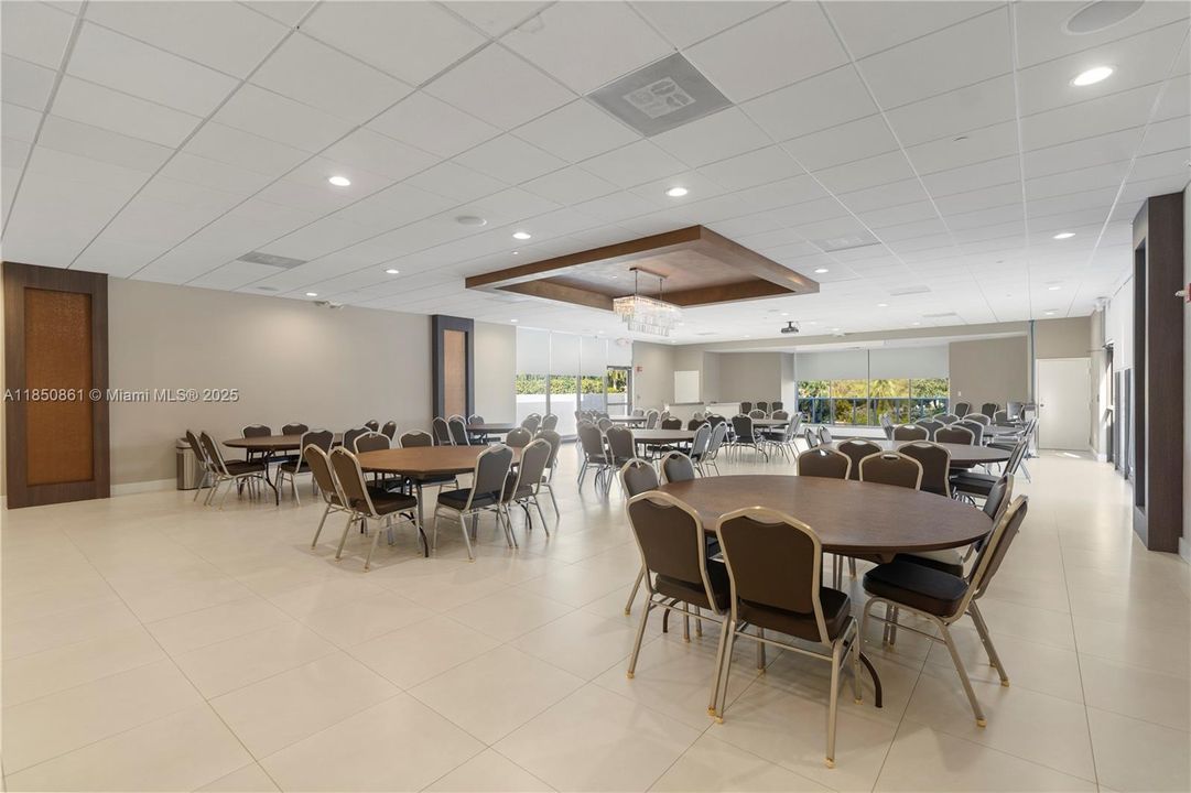 For Sale: $210,000 (1 beds, 1 baths, 755 Square Feet)