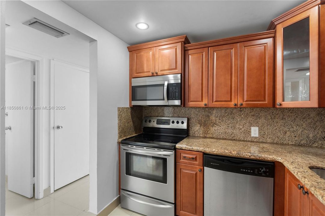 For Sale: $210,000 (1 beds, 1 baths, 755 Square Feet)