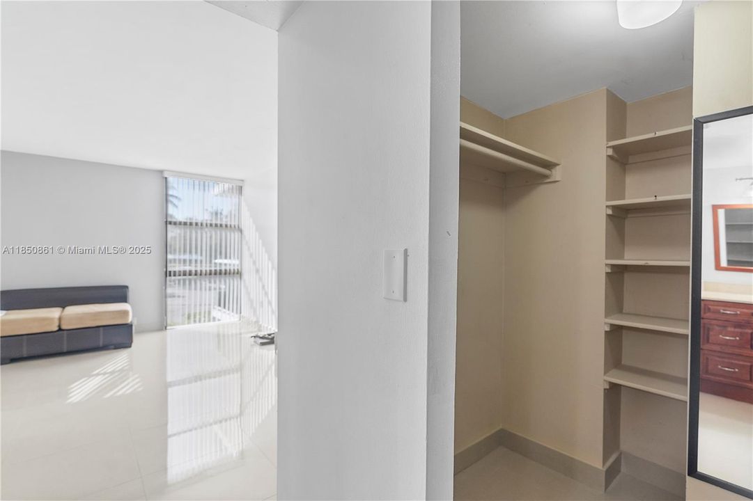 For Sale: $210,000 (1 beds, 1 baths, 755 Square Feet)