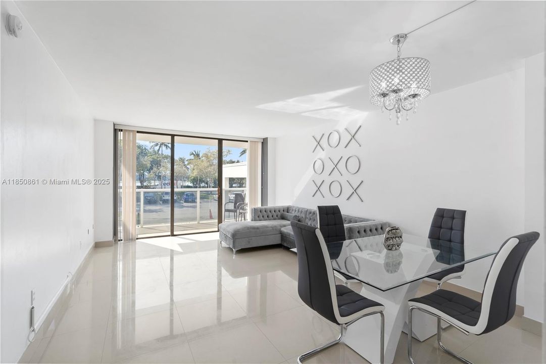 For Sale: $210,000 (1 beds, 1 baths, 755 Square Feet)