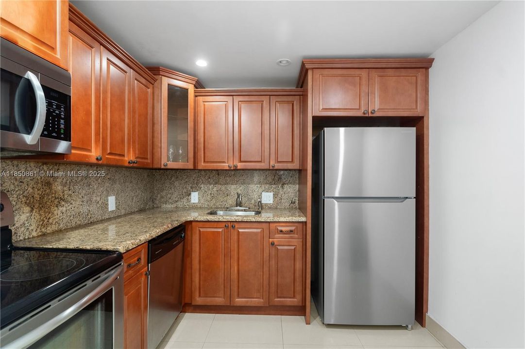 For Sale: $210,000 (1 beds, 1 baths, 755 Square Feet)