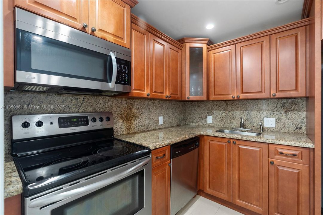 For Sale: $210,000 (1 beds, 1 baths, 755 Square Feet)