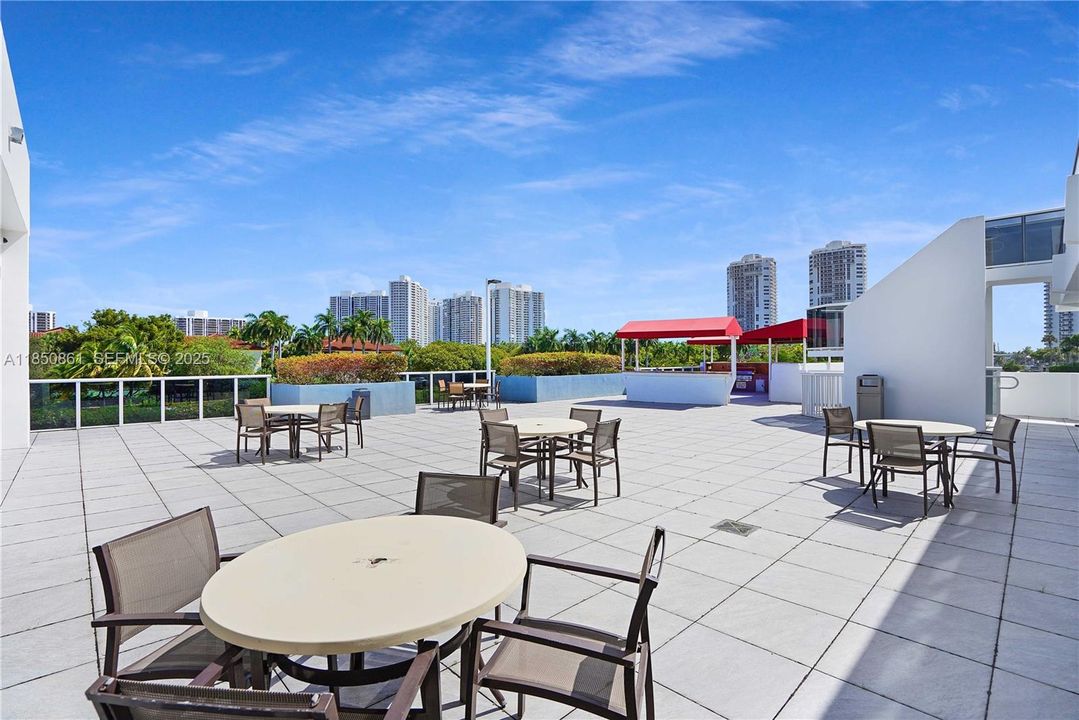 For Sale: $199,000 (1 beds, 1 baths, 755 Square Feet)