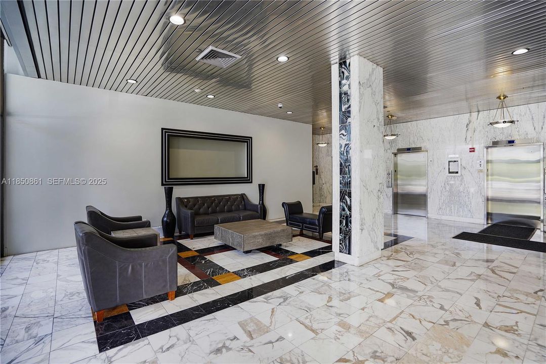 For Sale: $199,000 (1 beds, 1 baths, 755 Square Feet)