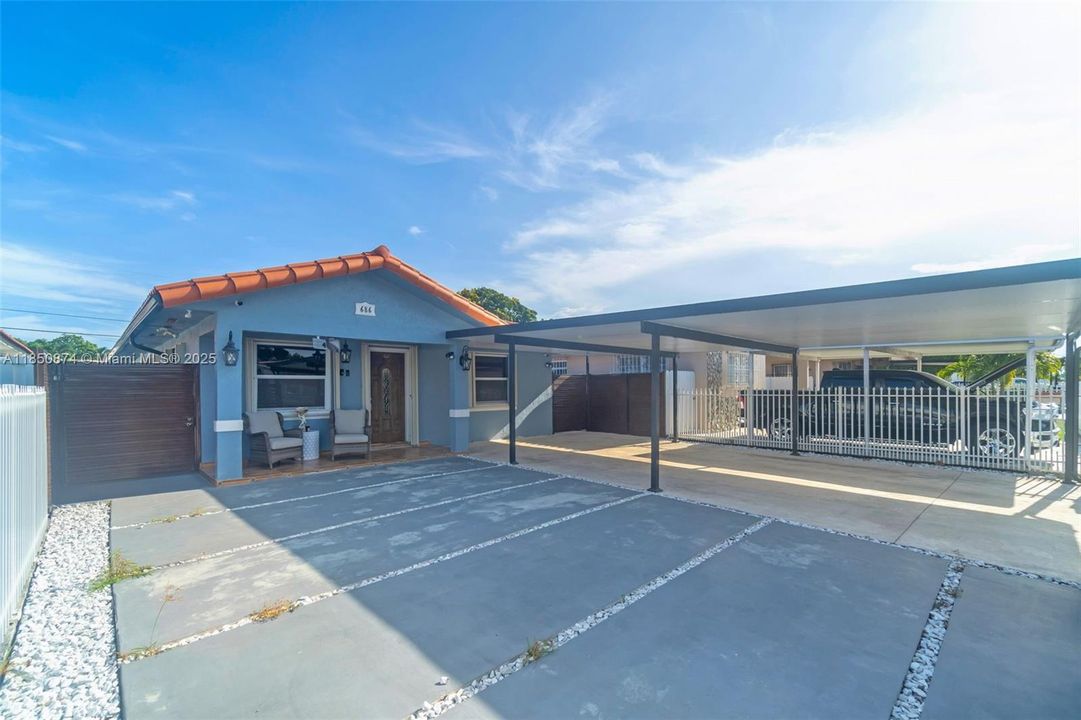 Недавно продано: $615,000 (3 спален, 2 ванн, 1642 Квадратных фут)