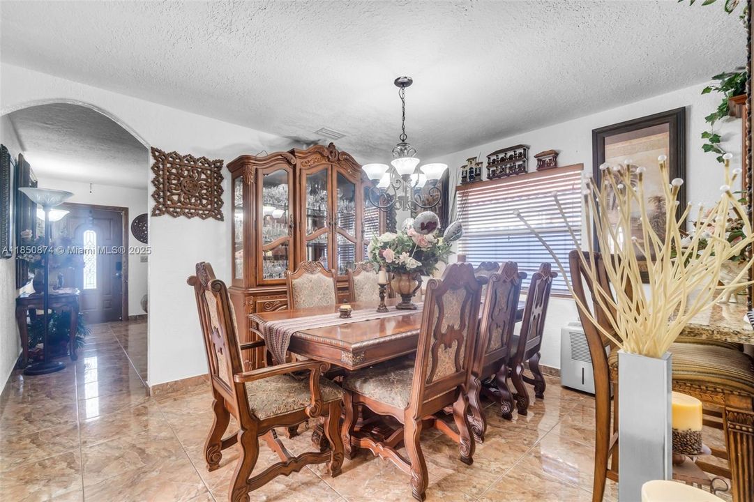 Недавно продано: $615,000 (3 спален, 2 ванн, 1642 Квадратных фут)