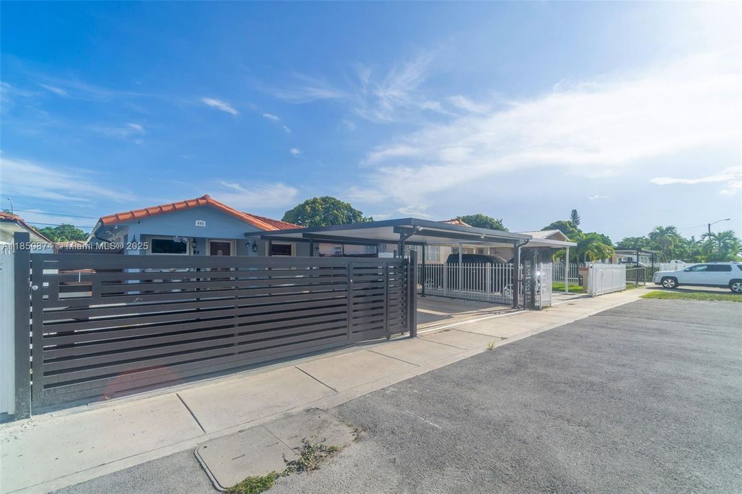 Недавно продано: $615,000 (3 спален, 2 ванн, 1642 Квадратных фут)