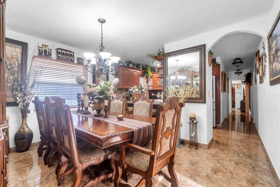 Недавно продано: $615,000 (3 спален, 2 ванн, 1642 Квадратных фут)