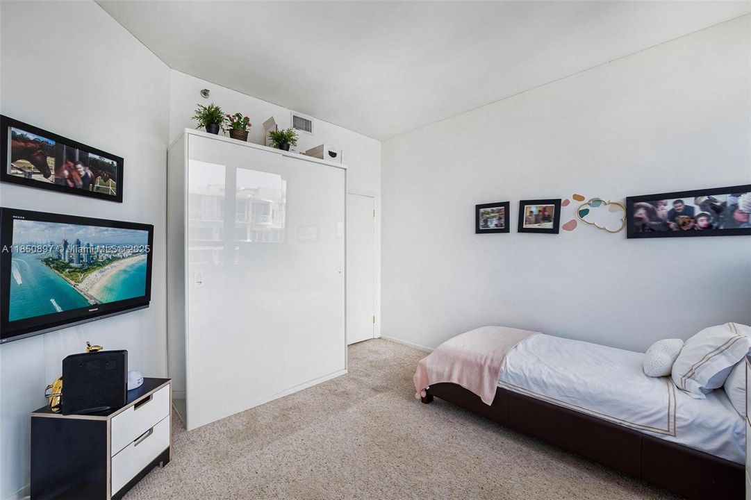 最近售出: $1,290,000 (3 贝兹, 2 浴室, 1967 平方英尺)