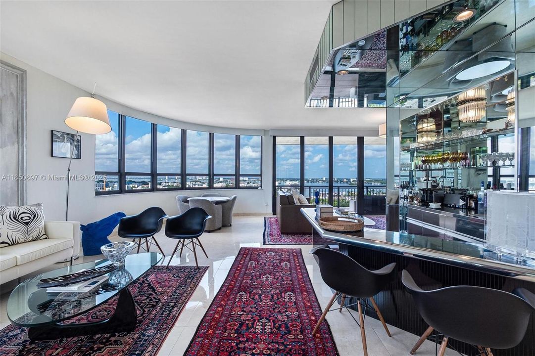 最近售出: $1,290,000 (3 贝兹, 2 浴室, 1967 平方英尺)