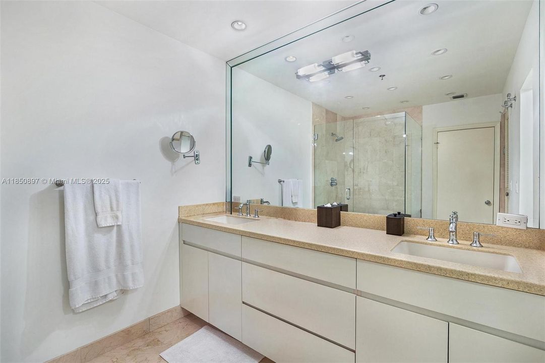 最近售出: $1,290,000 (3 贝兹, 2 浴室, 1967 平方英尺)