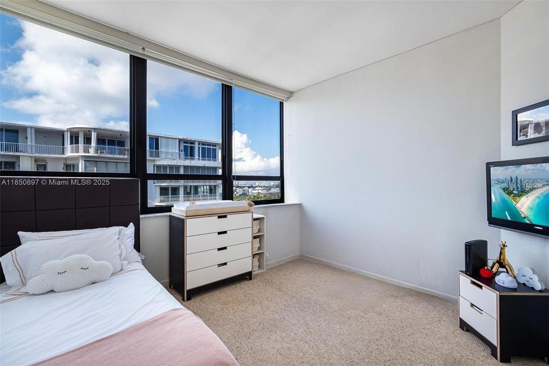 最近售出: $1,290,000 (3 贝兹, 2 浴室, 1967 平方英尺)