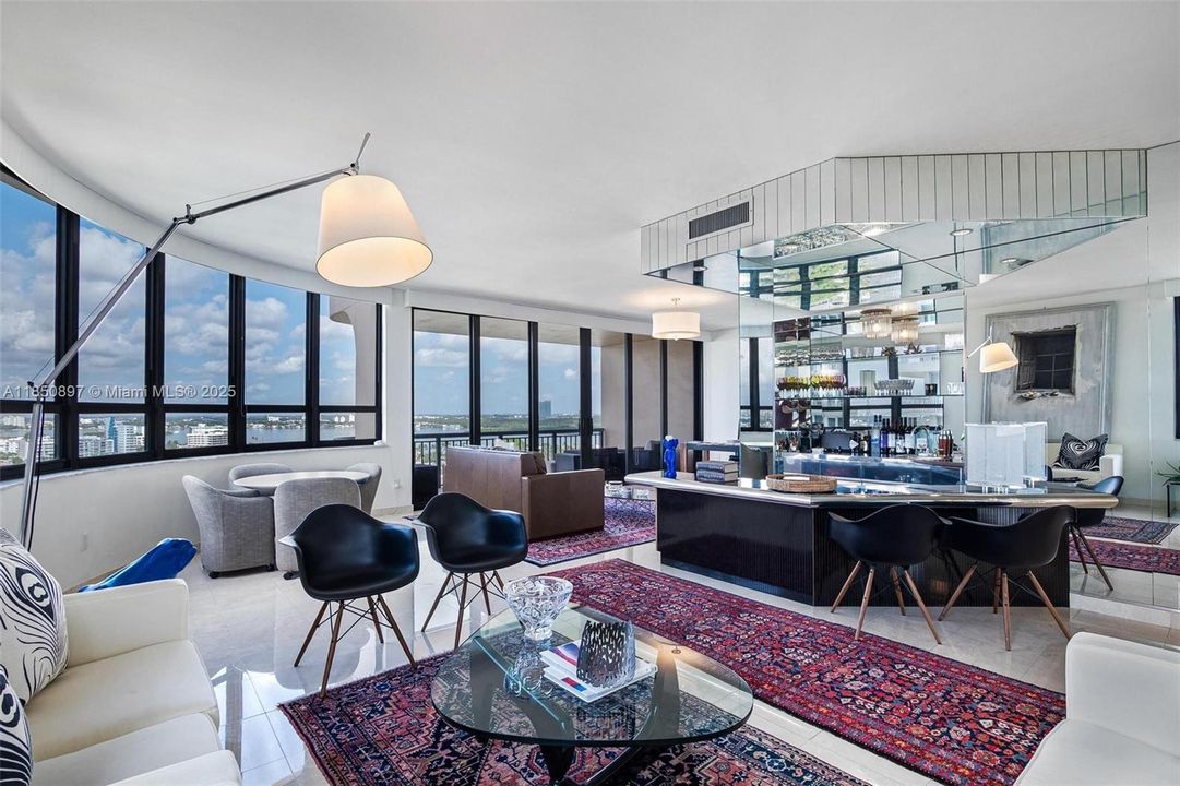 最近售出: $1,290,000 (3 贝兹, 2 浴室, 1967 平方英尺)