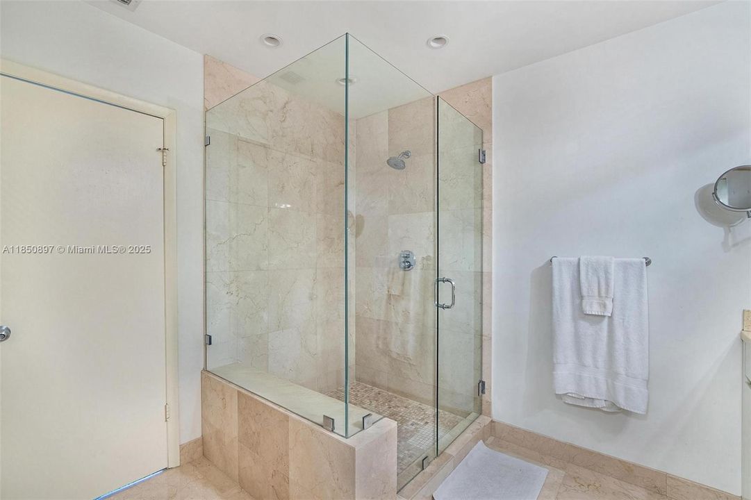 最近售出: $1,290,000 (3 贝兹, 2 浴室, 1967 平方英尺)