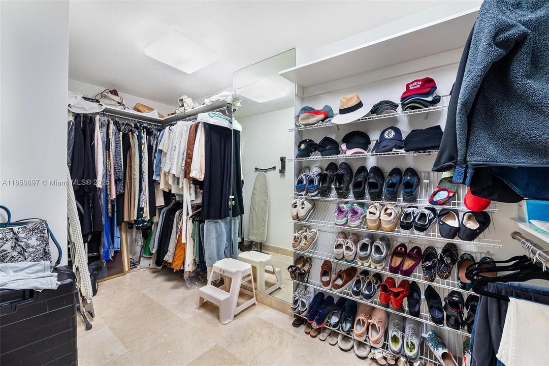 最近售出: $1,290,000 (3 贝兹, 2 浴室, 1967 平方英尺)