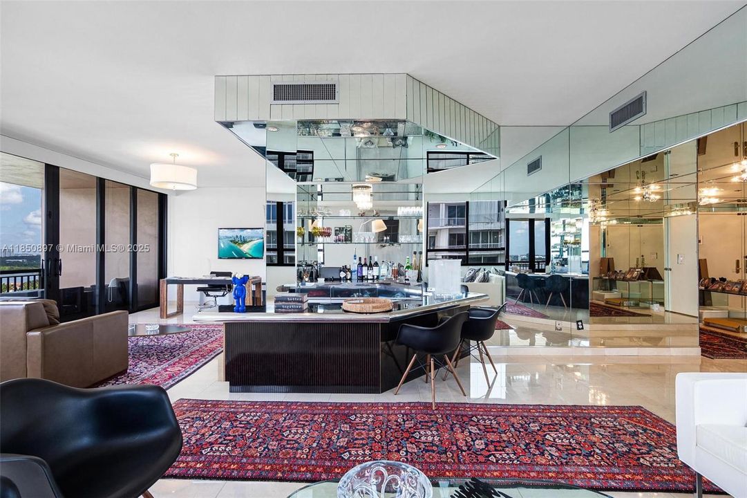 最近售出: $1,290,000 (3 贝兹, 2 浴室, 1967 平方英尺)