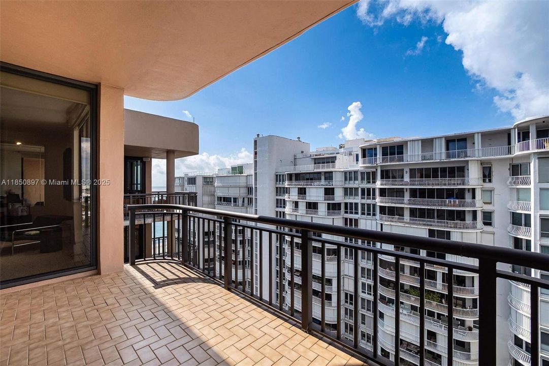 最近售出: $1,290,000 (3 贝兹, 2 浴室, 1967 平方英尺)