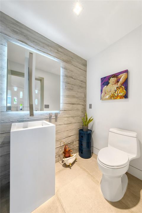 Recently Sold: $5,499,999 (6 beds, 6 baths, 6894 Square Feet)