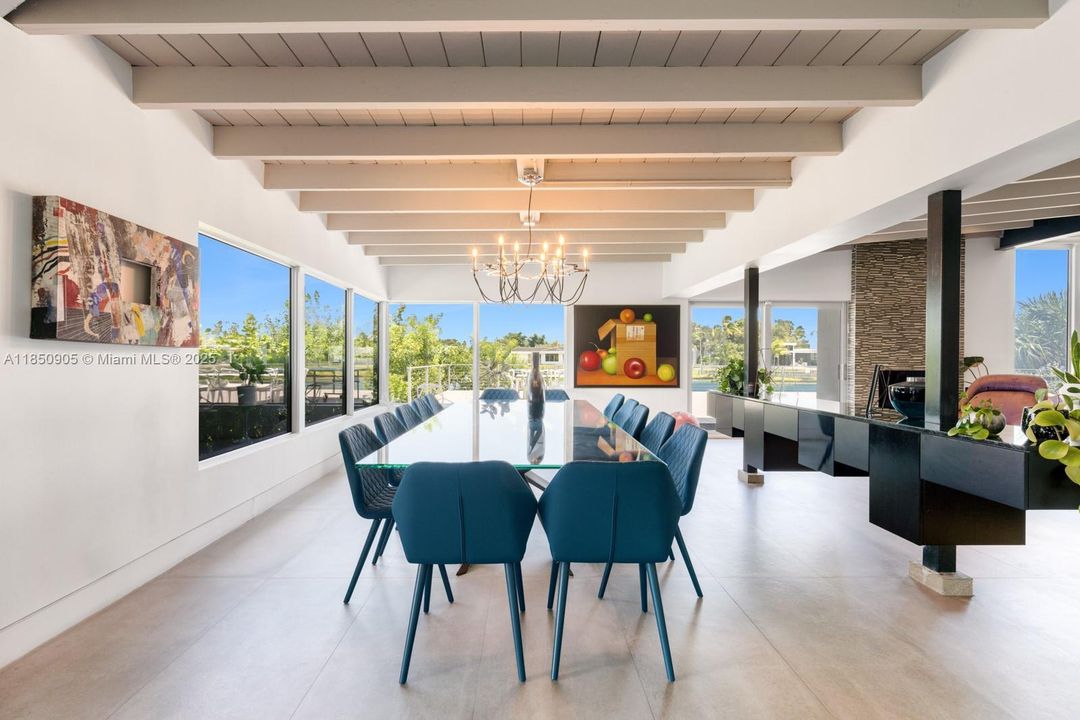 Recently Sold: $5,499,999 (6 beds, 6 baths, 6894 Square Feet)