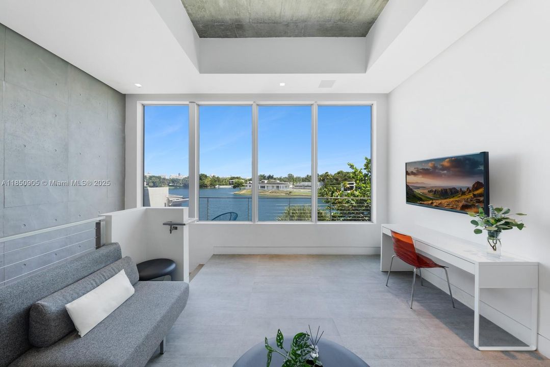 Recently Sold: $5,499,999 (6 beds, 6 baths, 6894 Square Feet)