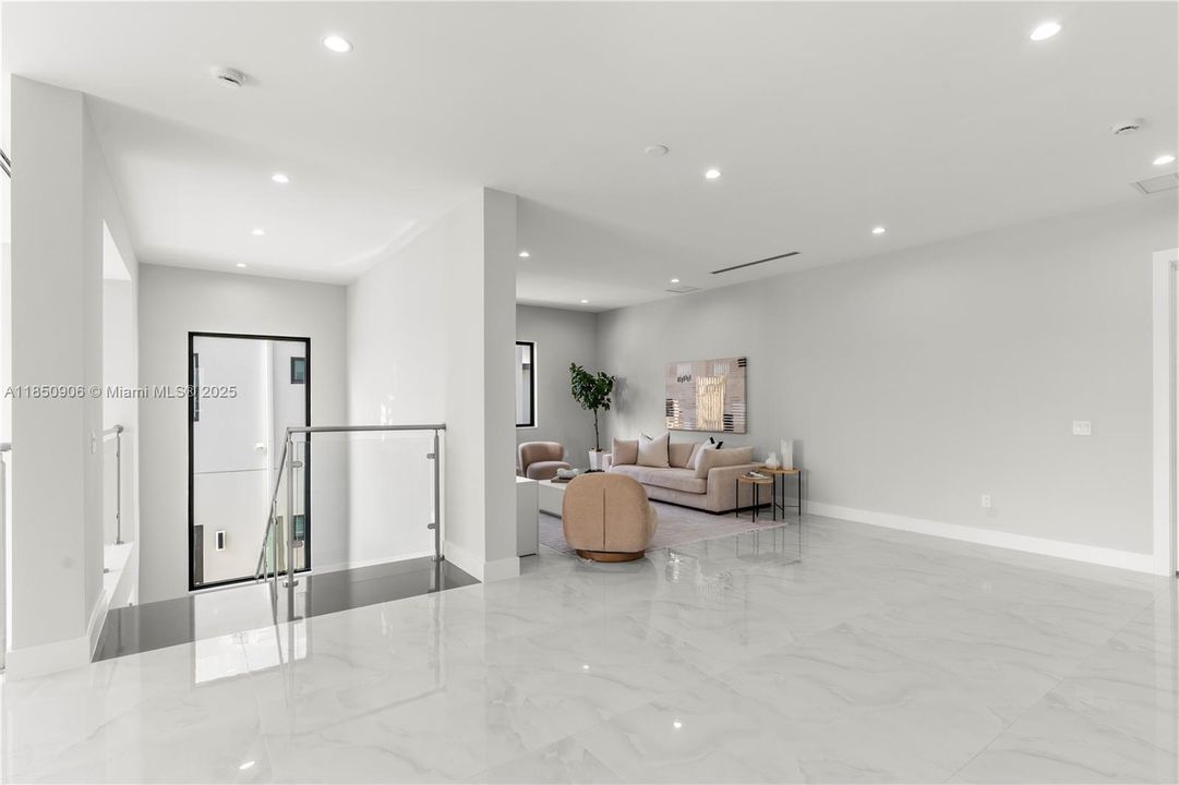 Под контрактом: $2,300,000 (4 спален, 5 ванн, 4180 Квадратных фут)