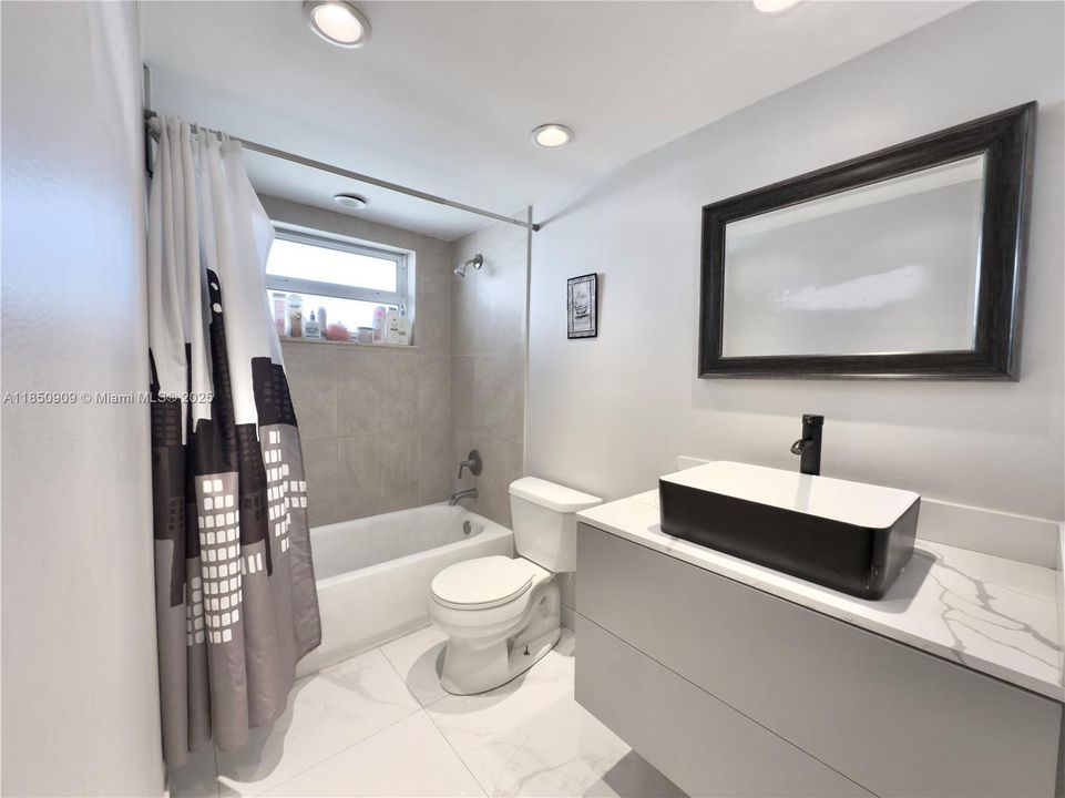 For Sale: $217,999 (2 beds, 2 baths, 1315 Square Feet)