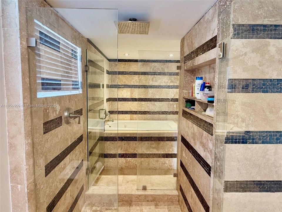 For Sale: $217,999 (2 beds, 2 baths, 1315 Square Feet)