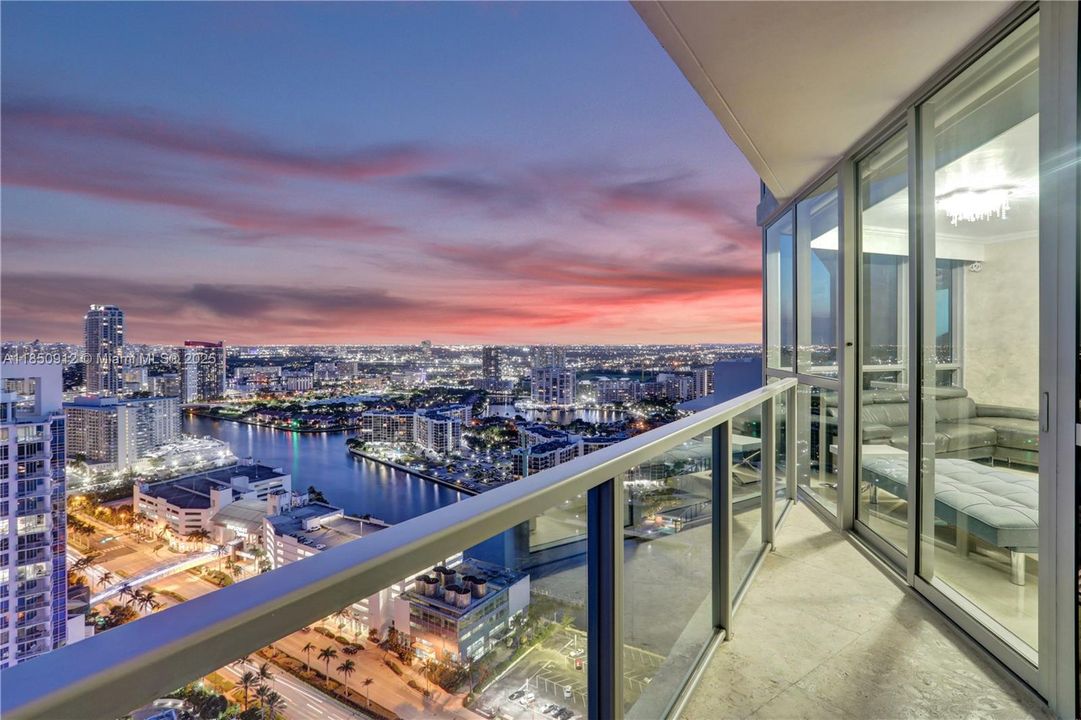 На продажу: $1,739,000 (3 спален, 3 ванн, 2115 Квадратных фут)