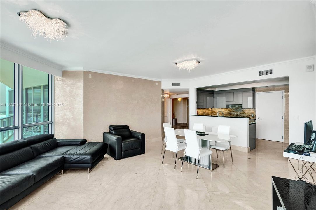 На продажу: $1,739,000 (3 спален, 3 ванн, 2115 Квадратных фут)