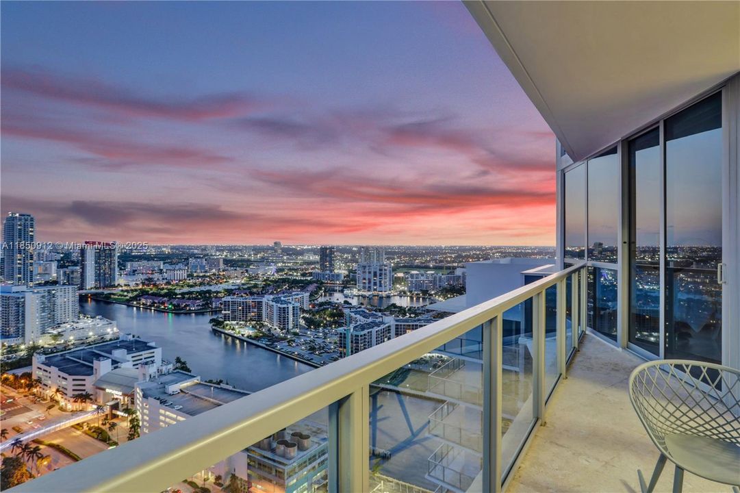 На продажу: $1,739,000 (3 спален, 3 ванн, 2115 Квадратных фут)