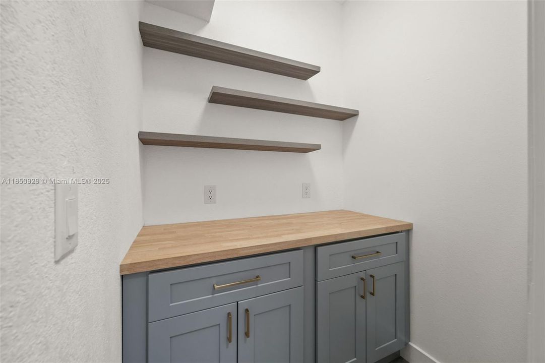 Walk-in Pantry