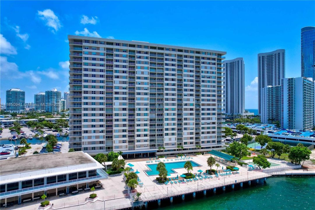 Active With Contract: $650,000 (3 beds, 2 baths, 1570 Square Feet)