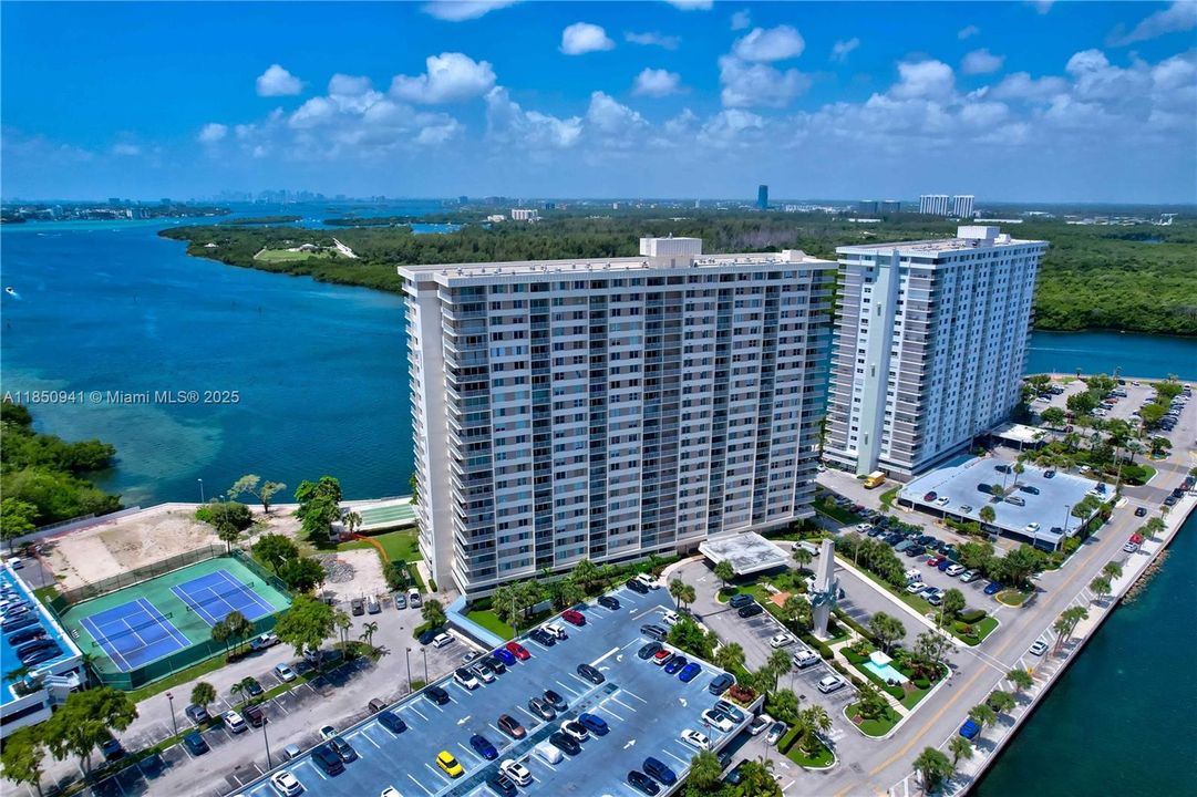 Active With Contract: $650,000 (3 beds, 2 baths, 1570 Square Feet)